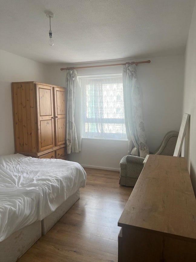 Double bedroom for rent in Grays Main Photo