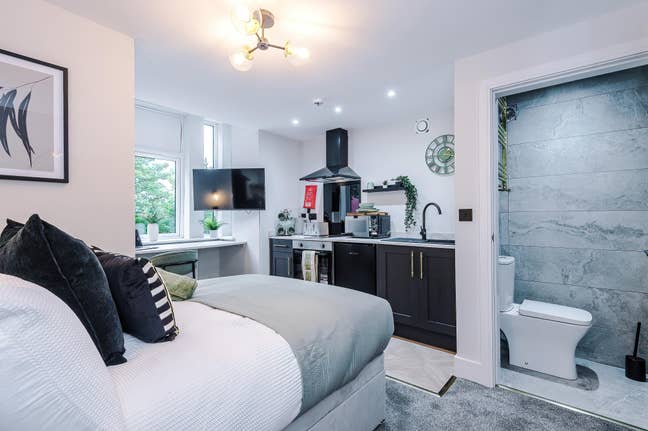 Six Modern Studio-Style Ensuite Double Rooms Main Photo