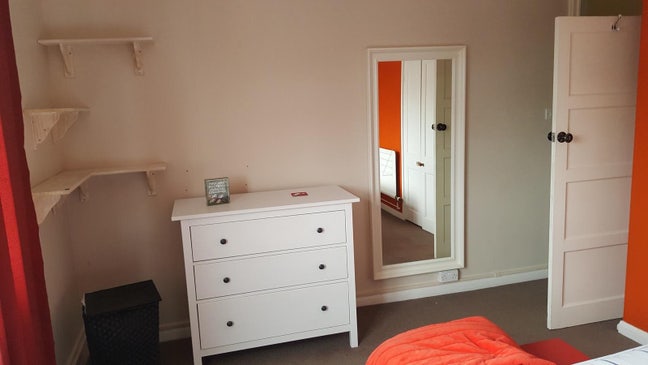 2 Double Bedroom Flat in Carshalton Main Photo