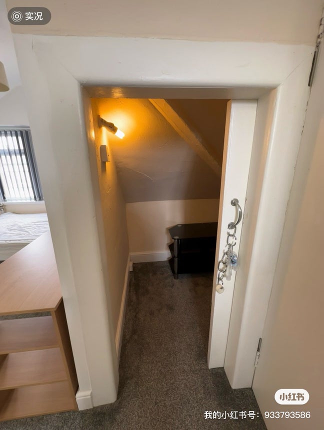 Second floor studio flat with one bathroom and spa Main Photo