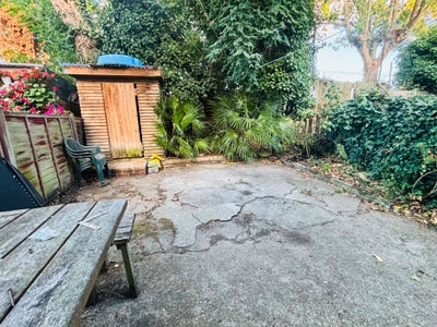 Beautiful 1 bedroom garden flat with high ceilings Main Photo