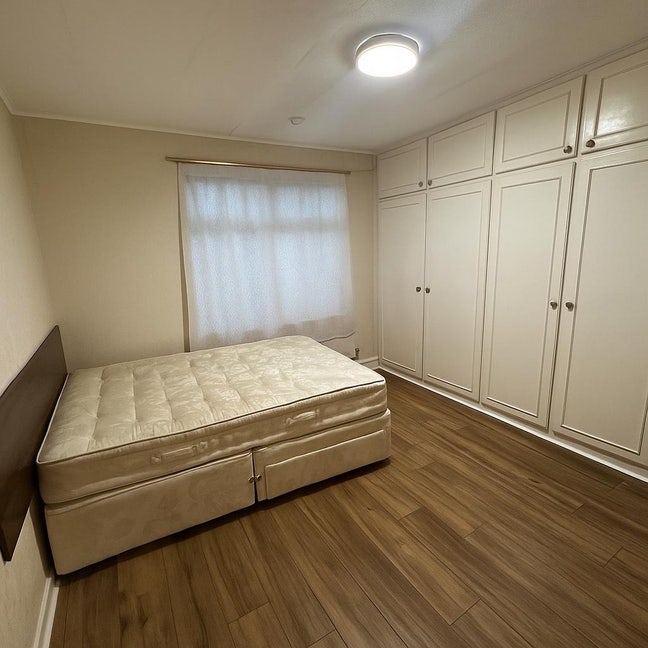 One bedroom Available 1050£ Main Photo