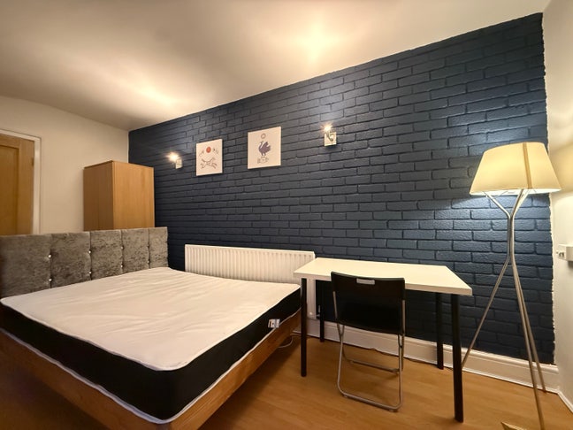 Large En-suite Double Room in S2 Highfield Main Photo