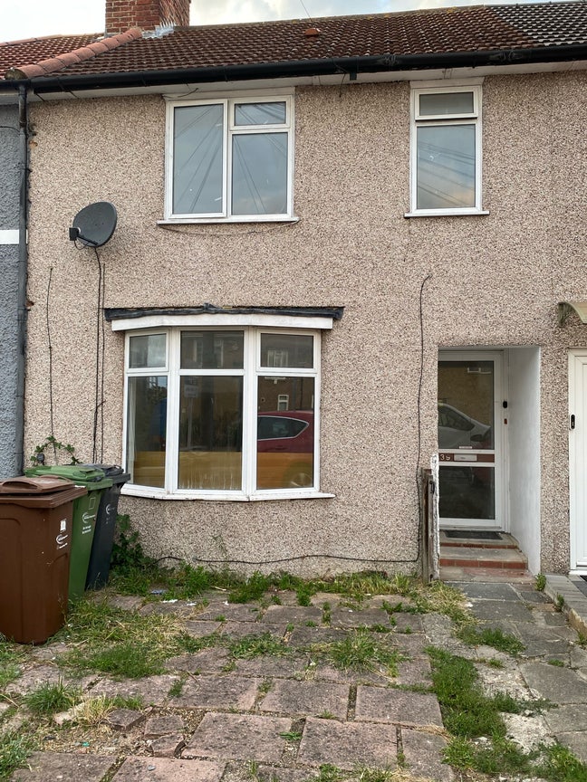 Double Rooms Available - Dagenham RM9 (Zone 5) Main Photo