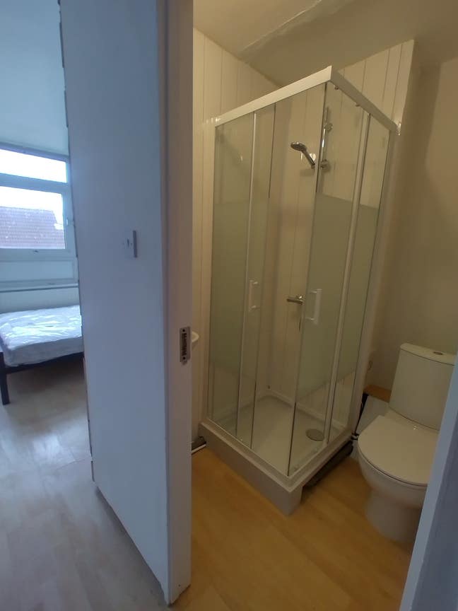 En-suite DBL Room | Near Canary Wharf | Bills Incl Main Photo