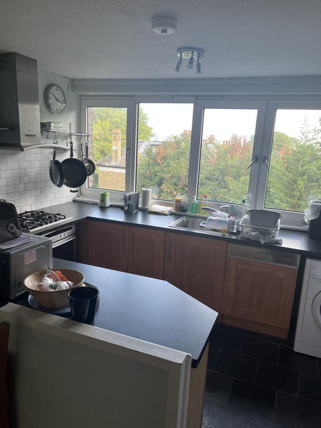 Short-Term Sublet: Spacious Flat in Greenwich Main Photo