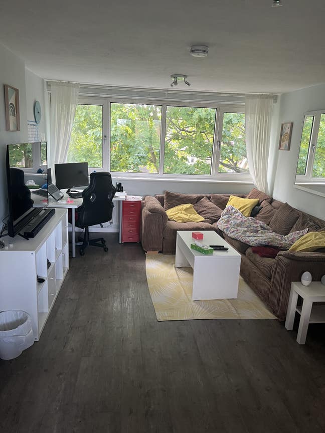 Short-Term Sublet: Spacious Flat in Greenwich Main Photo