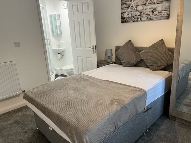 Ensuite Double Room By Train Station Bills All Inc Main Photo
