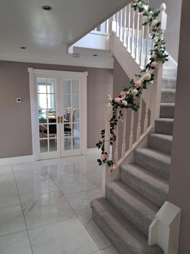 Rooms to rent in Hinchley Wood. Main Photo