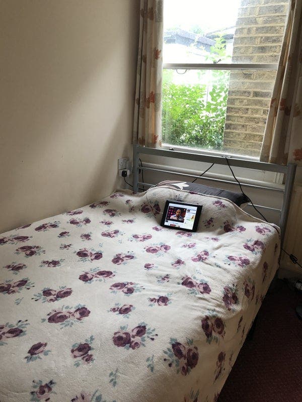 Professional Female seeks a double room Main Photo