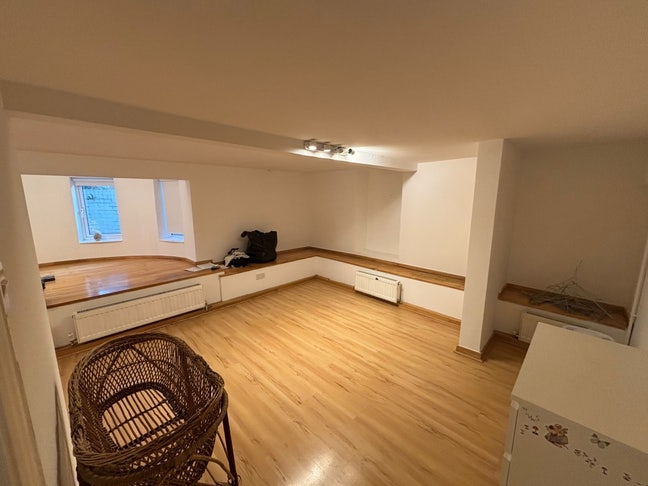 Huge Unfurnished Room in Kilburn Main Photo