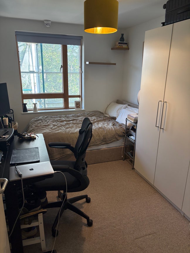 Well lit room near Westbourne Park Main Photo
