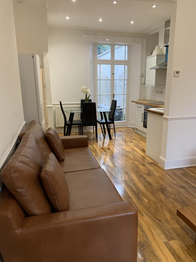 Luxury  2 Bed Camberwell/Oval  Main Photo