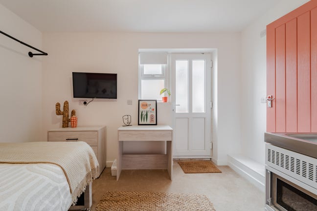 *Studio with kitchenette&ensuite-1 week free rent Main Photo