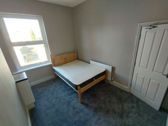 2 Rooms For Rent In Respectful Pro Household Main Photo