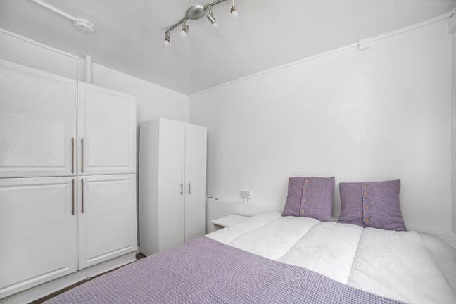 Modern Double Room in Putney Main Photo