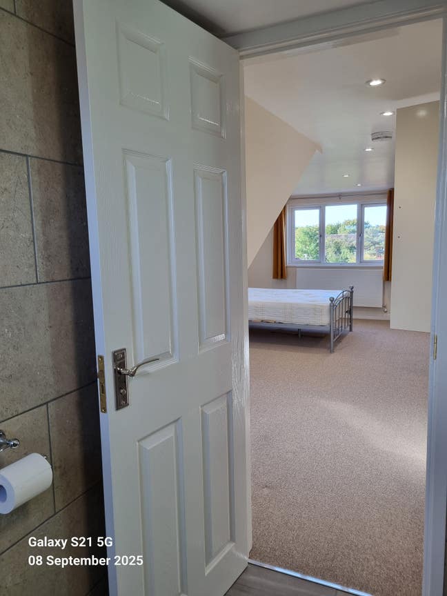 Cambridge Studio size Loft Room with Ensuite Main Photo