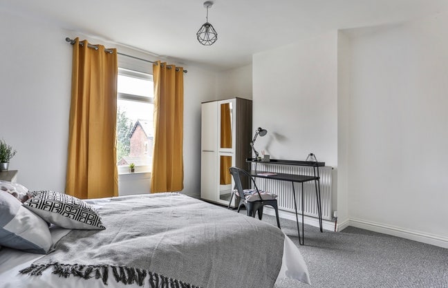 Lovely specious bedroom in Meersbrook  Main Photo