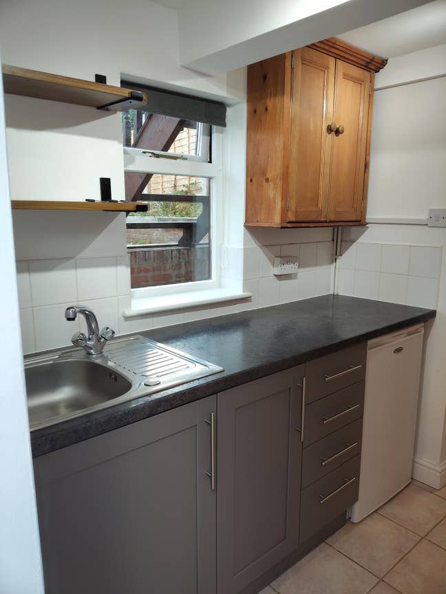 Lovely Double Room with En Suite and Kitchenette. Main Photo