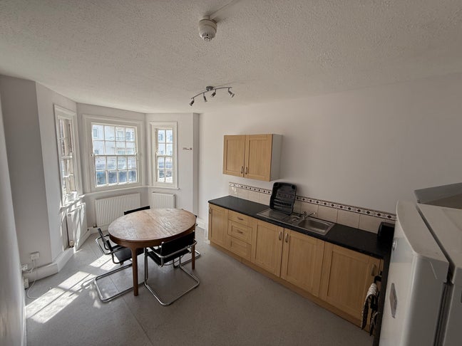🏠 Rooms Available – 3 Bed Flat Share in Bexhill  Main Photo