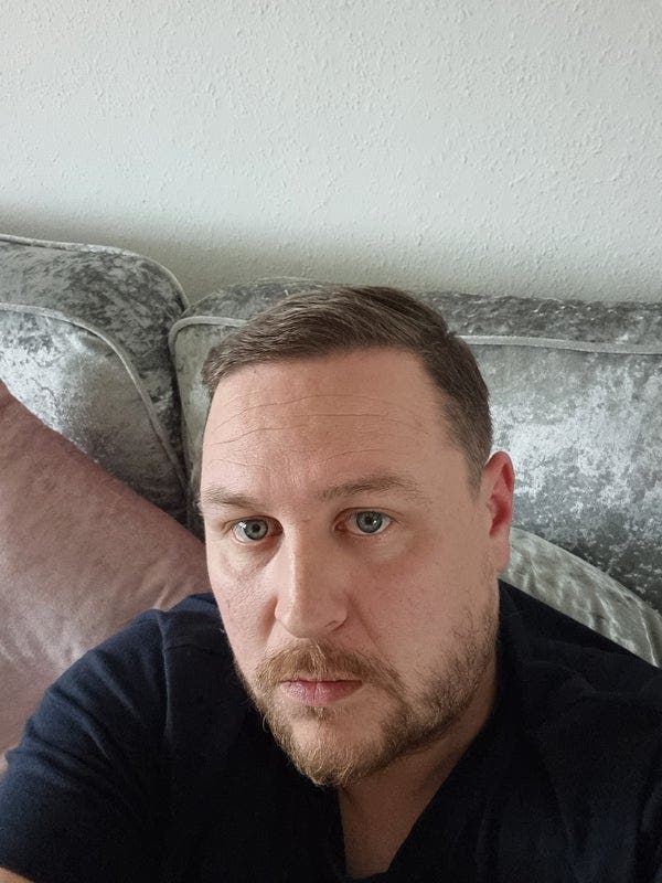 Professional Male seeks a studio flat Main Photo