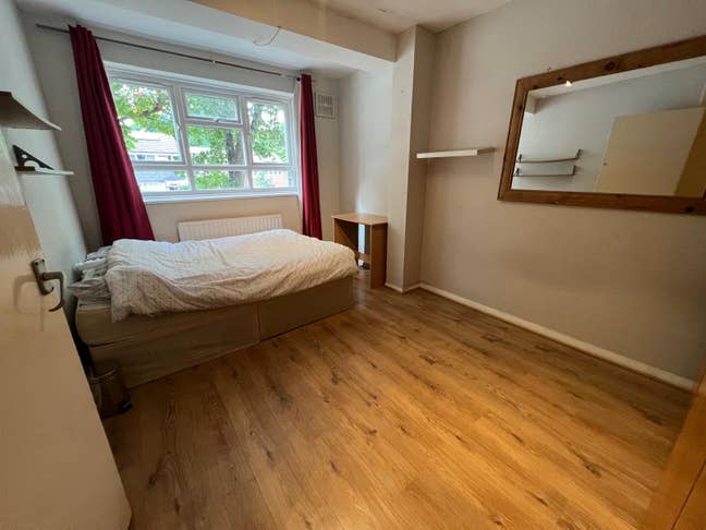 4 Double Rooms Available  Main Photo
