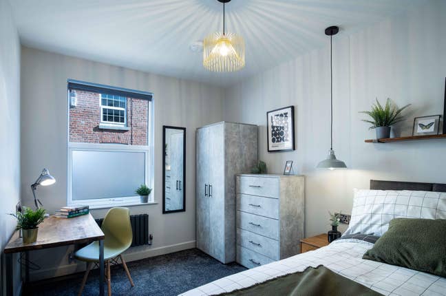 Exceptional Room with Parking Main Photo