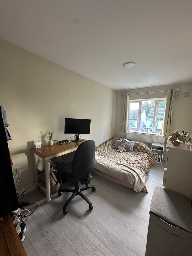 Bright double bed room near West Finchley station Main Photo