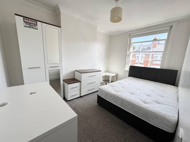 Cosy & Bright Double Rooms - with Parking Main Photo
