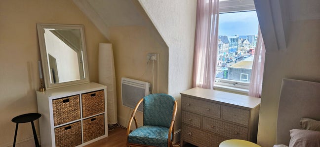 Spacious single room close to town Main Photo