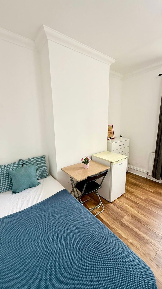 *2 Super Cheap Single&Double 6’ to Wembley Park Main Photo