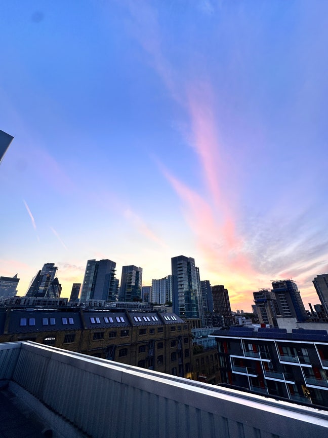 2 bedrooms available in a penthouse flat Main Photo