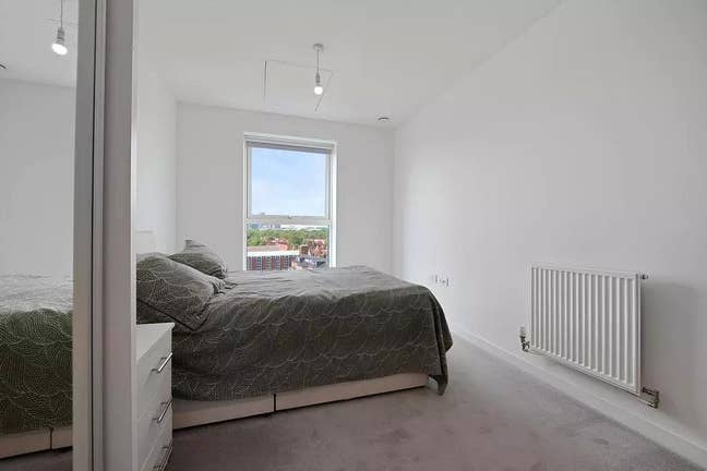 1 bedroom flat in East Acton Lane, London Main Photo