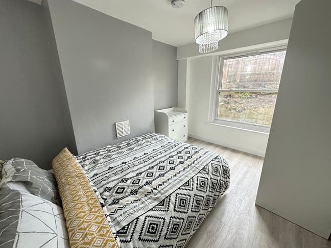 Spacious Double Room Close to Station Main Photo