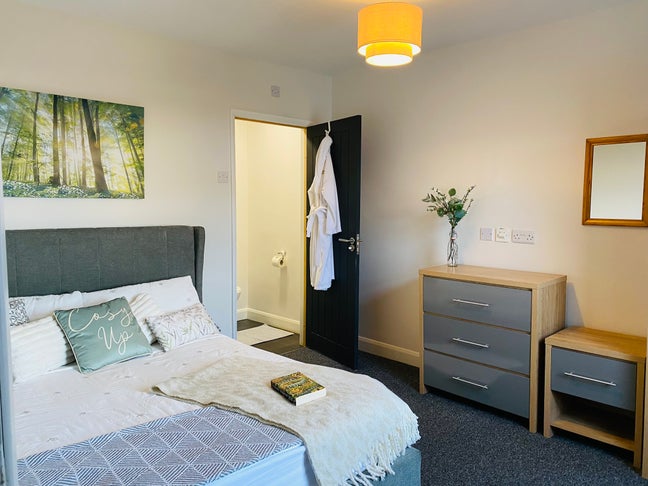 ✨ Central Ensuite Room – Bills Included ✨ Main Photo
