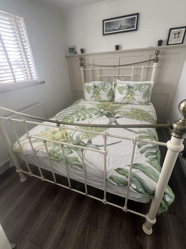 Double room to let  Main Photo