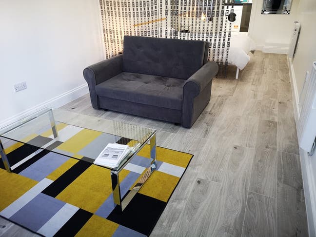 Studio /flat(ensuit) available Main Photo
