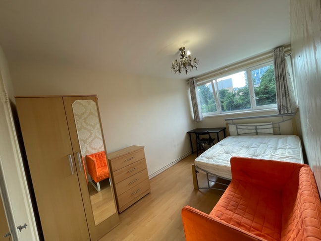 Limehouse Large DBL RM+Inc All bills+5 mins to cit Main Photo