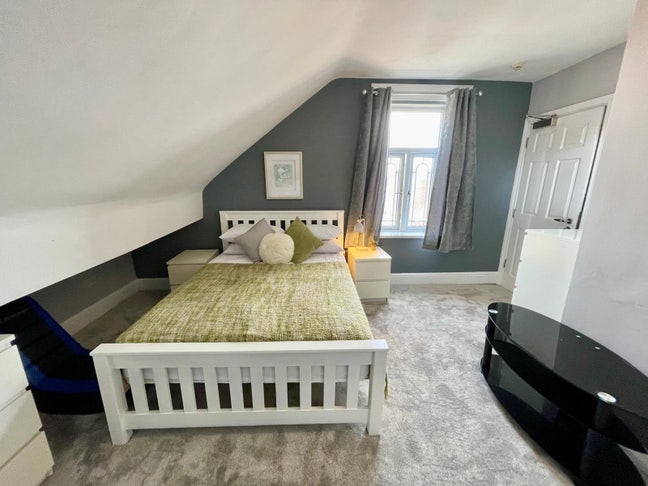 Double Room + Private Bathroom: Netherton Main Photo