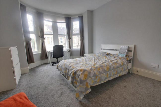 Furnished Room Let in Shared House Main Photo