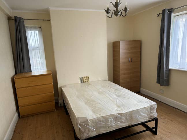 Two double rooms in Woodgreen Main Photo