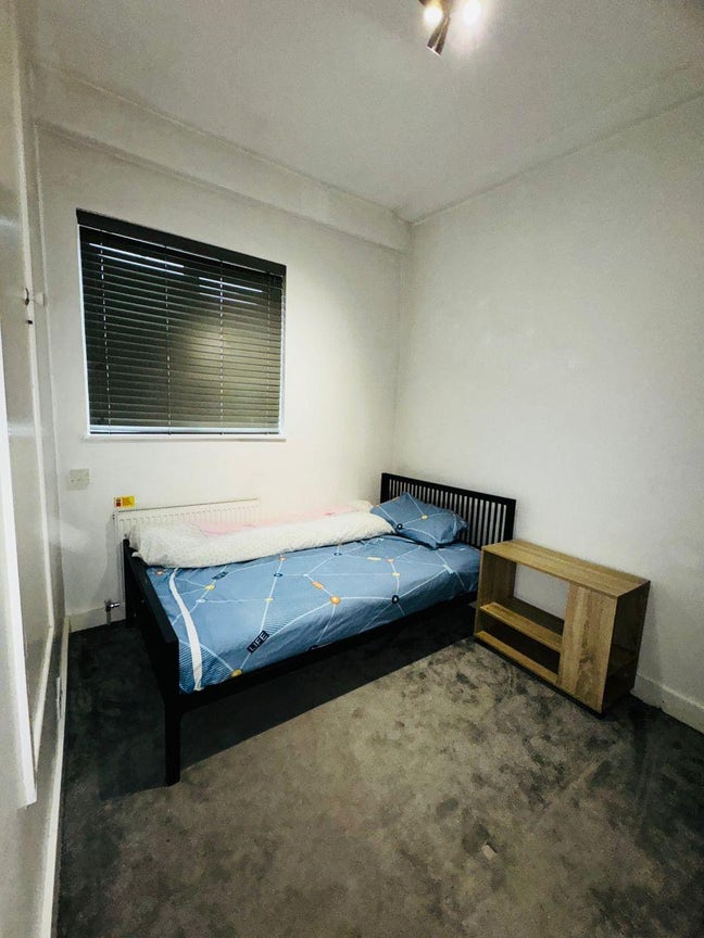 Large Double Room Main Photo