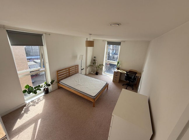Sun-soaked & Spacious Double En-Suite at New Cross Main Photo