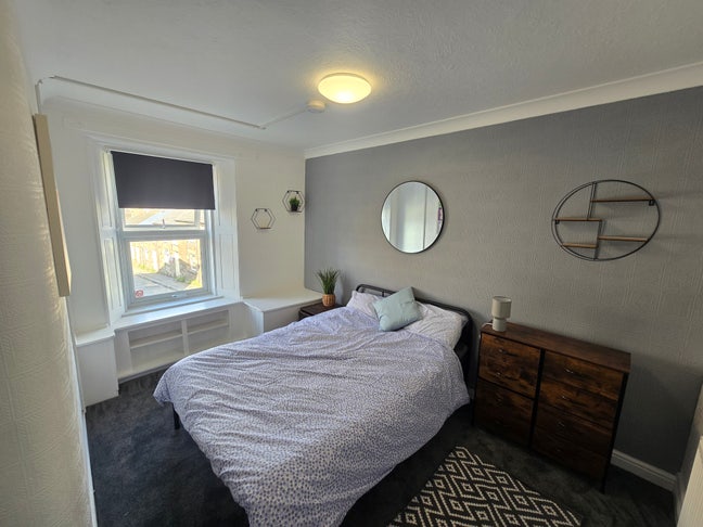 Quality Refurbished Room in House Main Photo