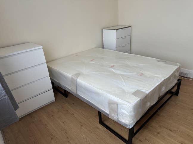 Double room  in Woodgreen Main Photo