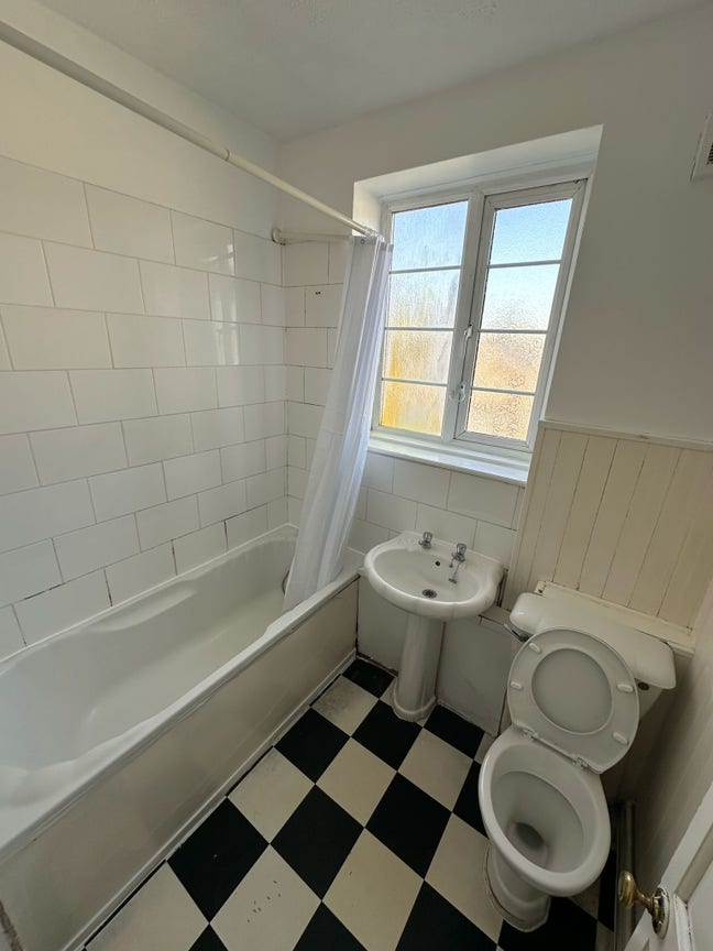 Stunning 1St Floor Studio Flat  Available Now Main Photo