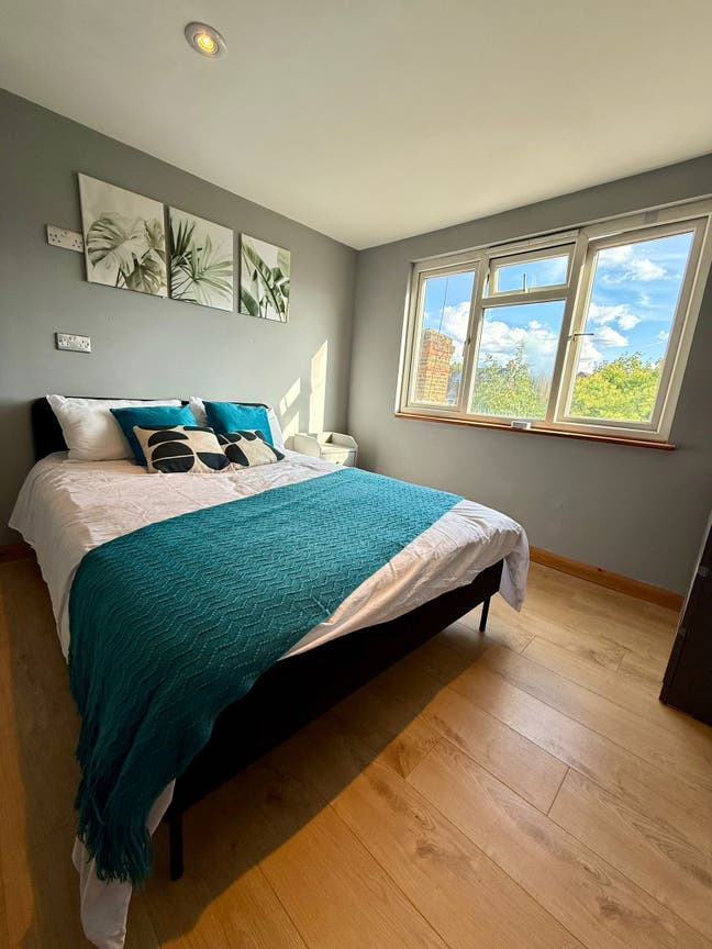 1 Double available in Refurbished House *Acton Main Photo