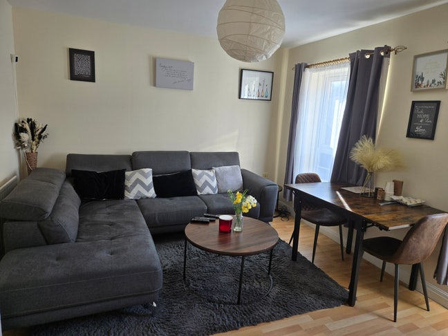 Double Room in Friendly 2-Bedroom House Main Photo