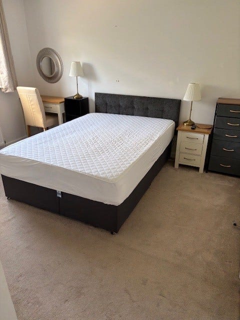 Double Bed En-suite. Professional House Main Photo