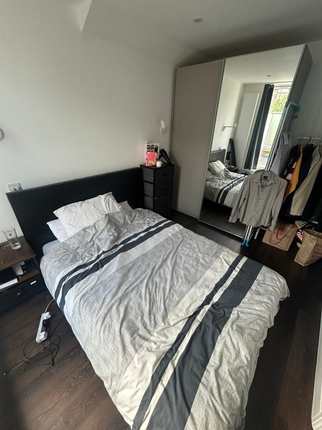 En-suite room to let in an all girls house Main Photo